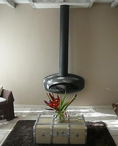 Cheminée contemporaine suspendue